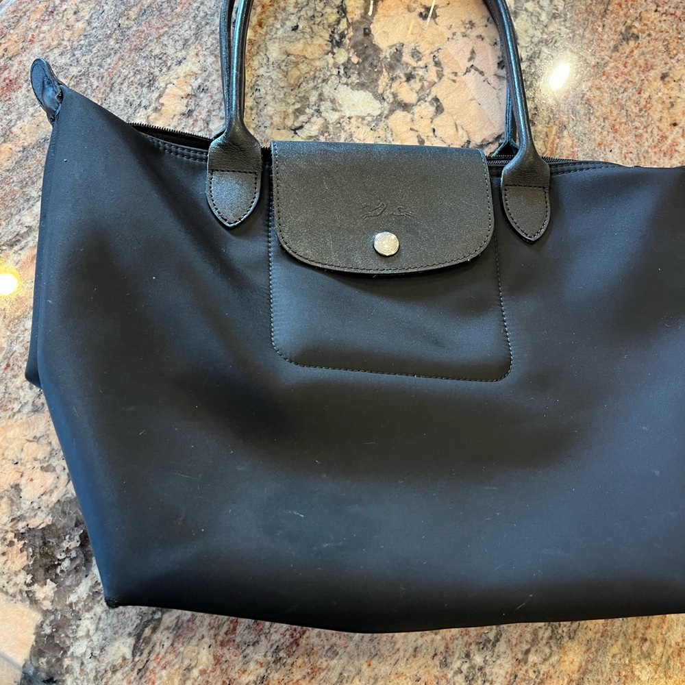 Black Women's Tote Shoulder Bag
14” wide 10” long
Longchamp Le Pliage